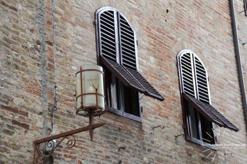 Fensterläden in San Gimignano