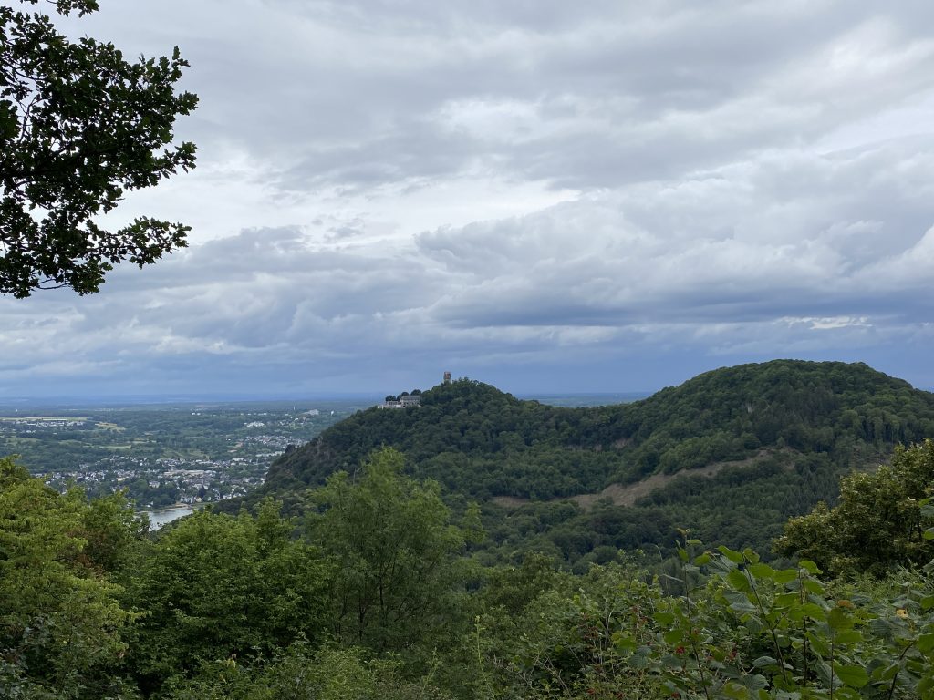 Blick vom Breiberg auf die Drachenburg