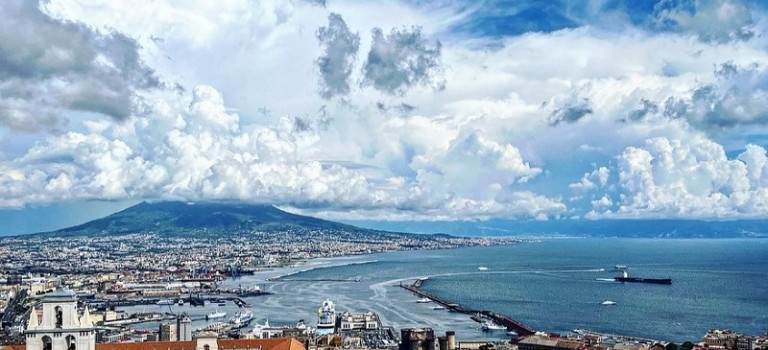 Bella Italia 2022 – Tag 10 Blick auf Neapel und den Vesuv