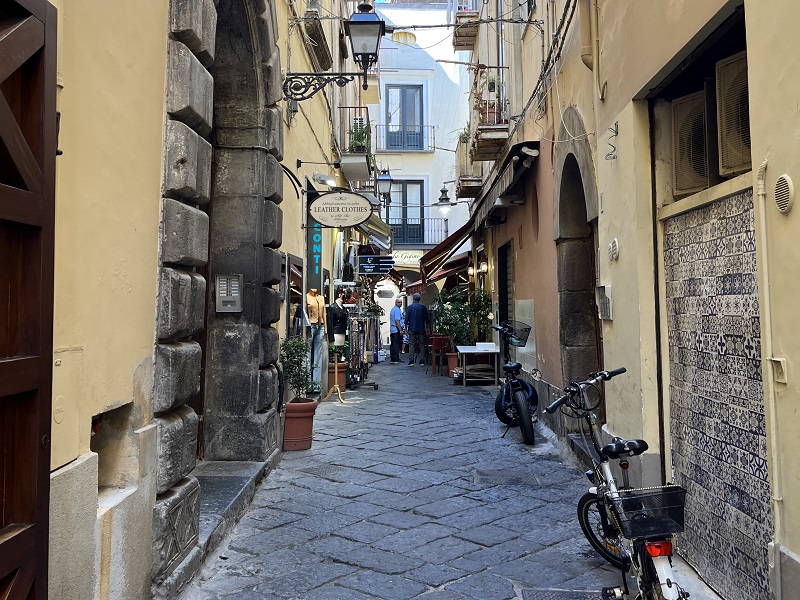 Bella-Italia_Sorrent (19) Gasse in Sorrento