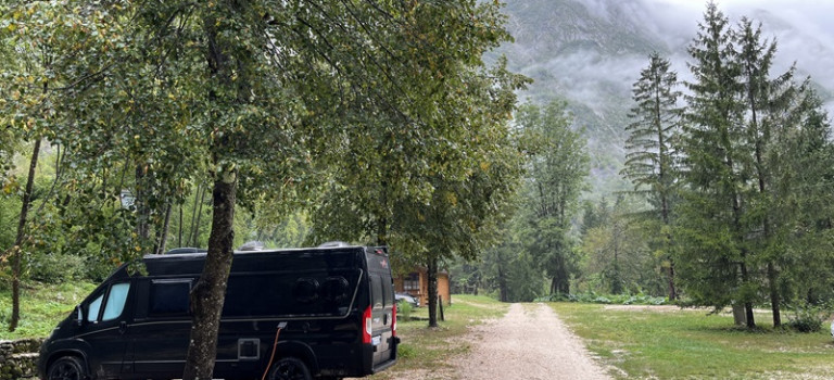 Unterwegs zwischen Alpen und Adria – Tag 5 So stehen wir hier im Grünen.