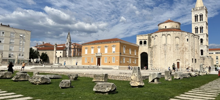 Das Forum und die Donatuskirche