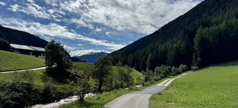 Sonne über dem Weg,